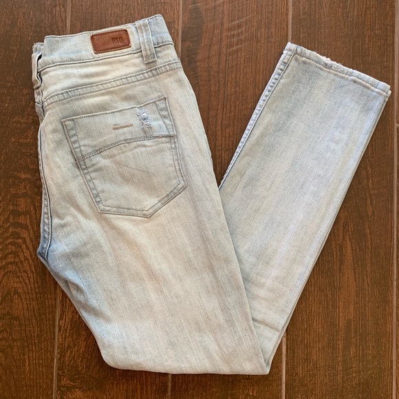 RSQ Jeans Seattle Crop Tapered Light Wash 27.25” - Picture 6 of 7